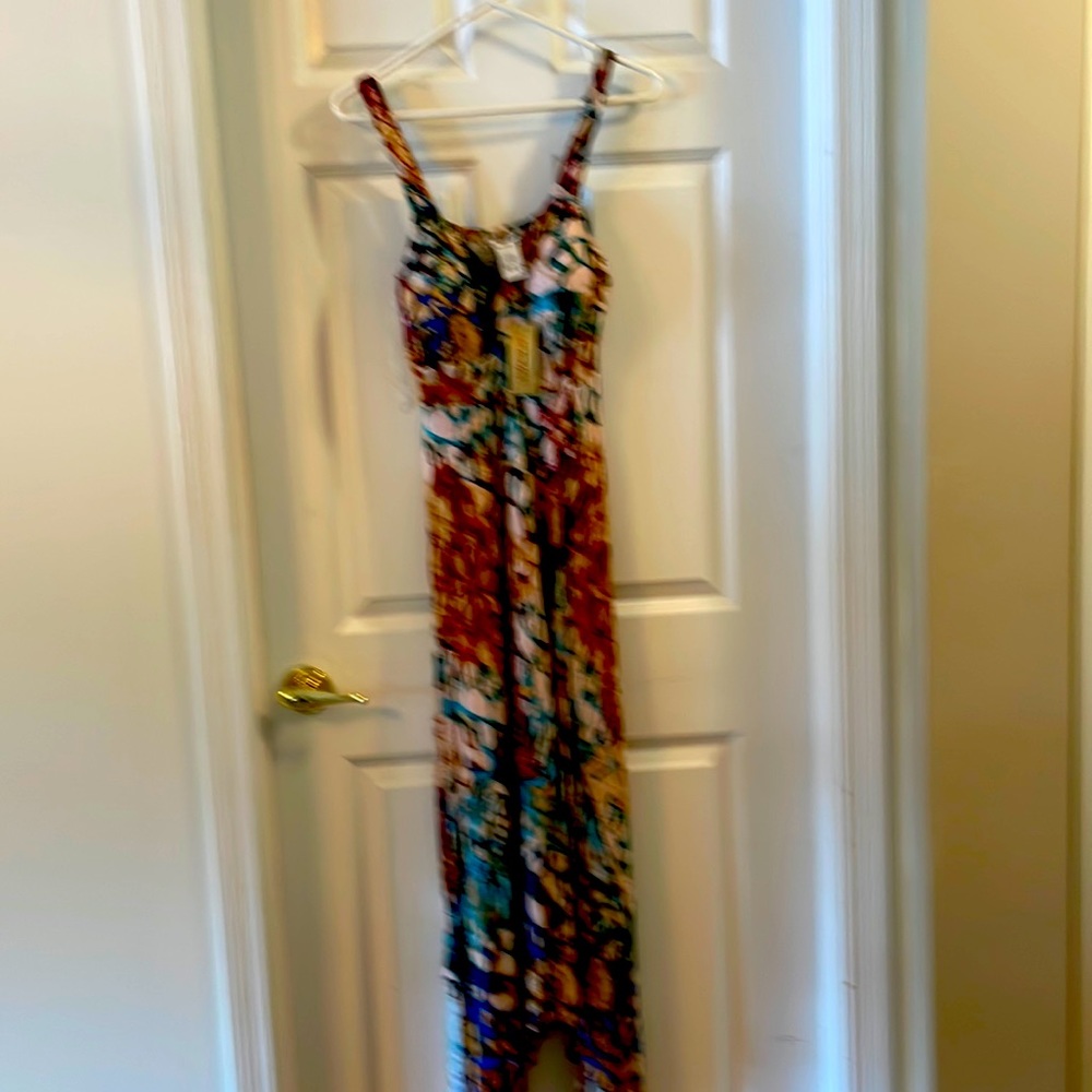 Cute scalloped bottom sundress. Built in bra.
